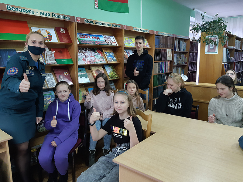 О том, как интересно и с пользой провести школьные каникулы, знают спасатели Бобруйска