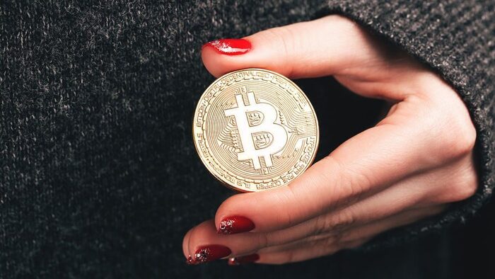 Стоимость биткойна впервые превысила $68 тысяч