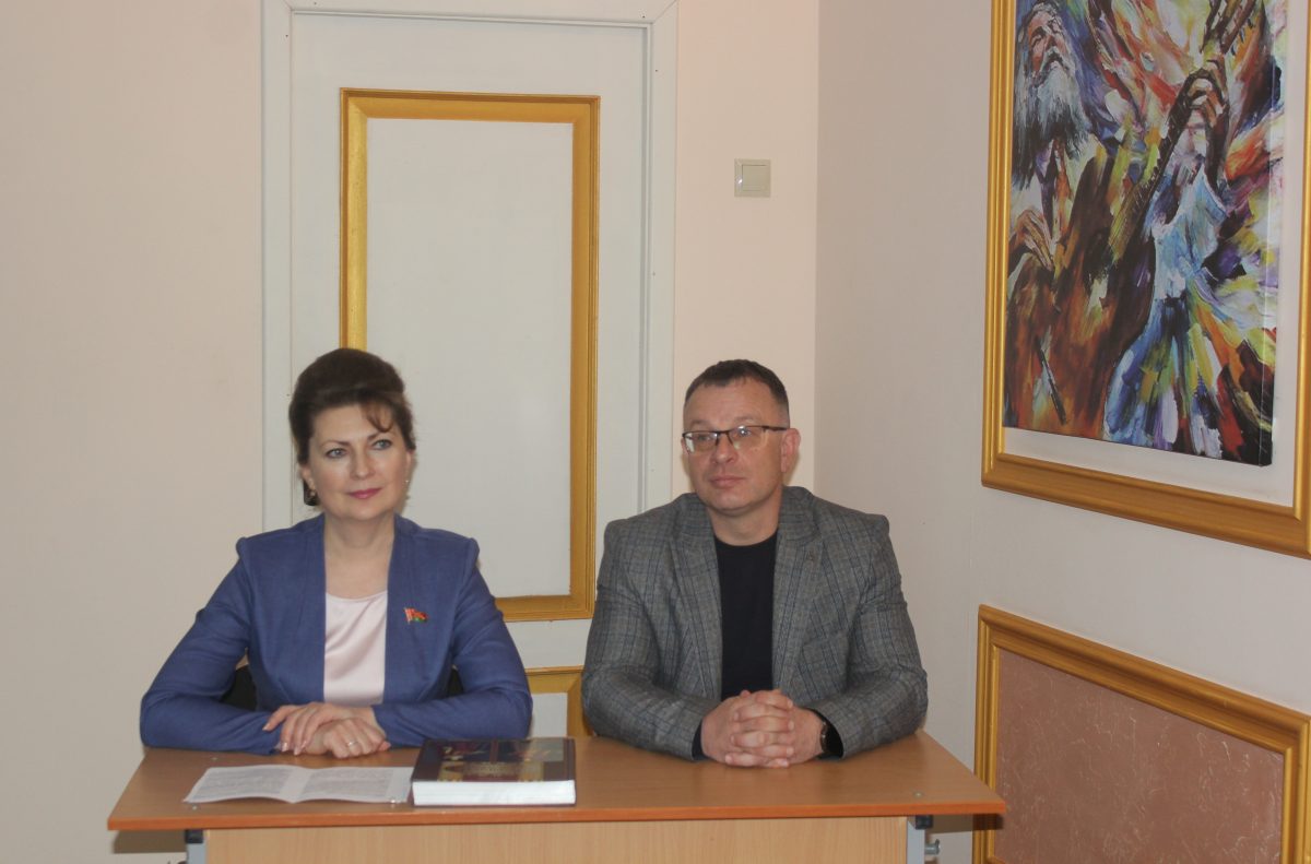 Депутат Палаты представителей Национального собрания Ирина Рынейская встретилась с учащимися гимназии-колледжа искусств