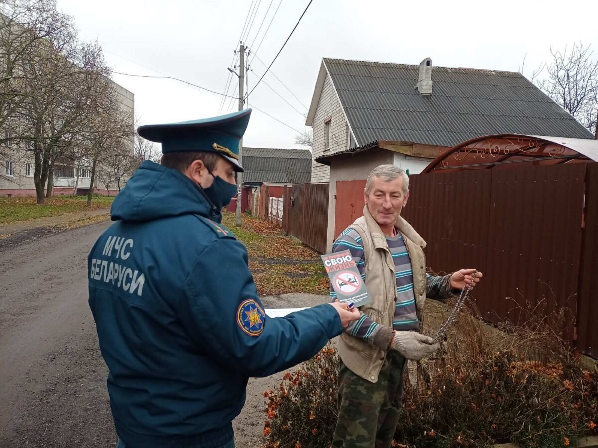 Бобруйские спасатели продолжают проверку противопожарного состояния домовладений