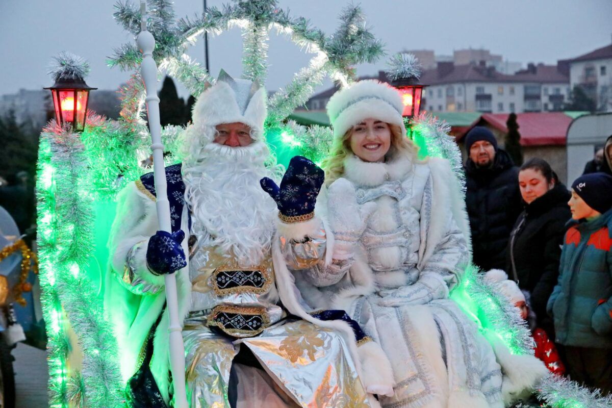 Театрализованное шествие Дедов Морозов, Снегурочек и других сказочных персонажей уже сегодня пройдет в Бобруйске