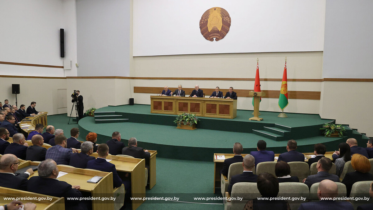 Президент Беларуси Александр Лукашенко провел встречу с активом Могилевской области