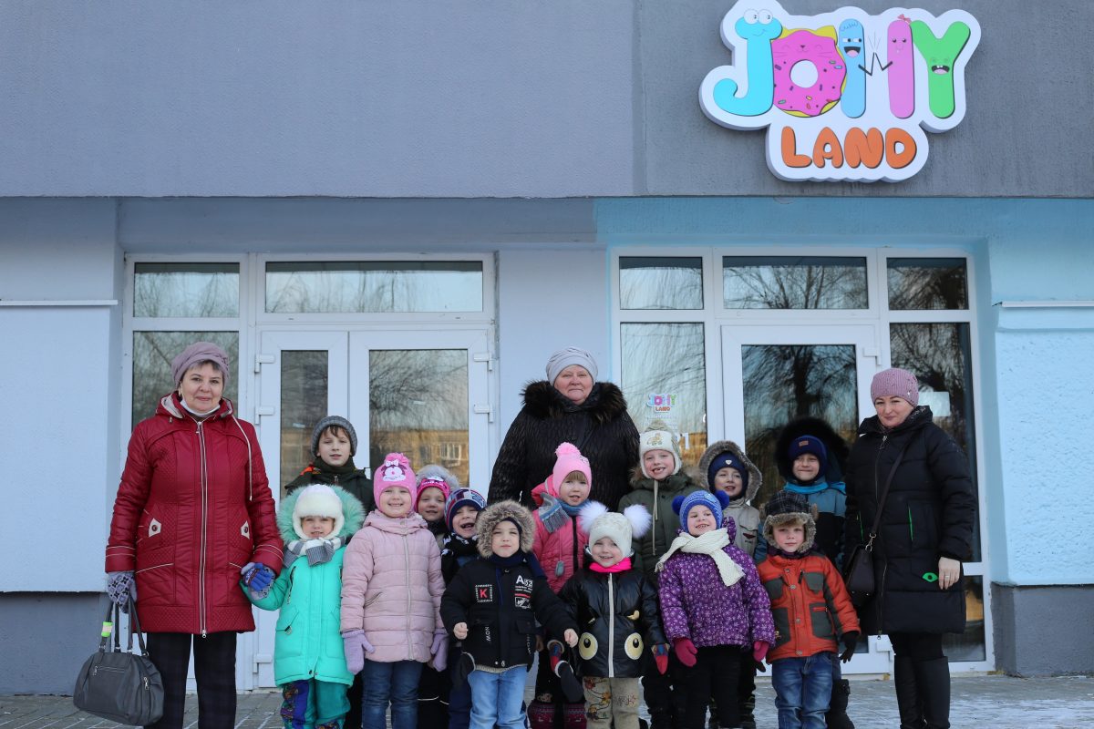 Воспитанники детского социального приюта Бобруйска посетили развлекательный центр «Jolly Land» в рамках республиканской акции «Наши дети»