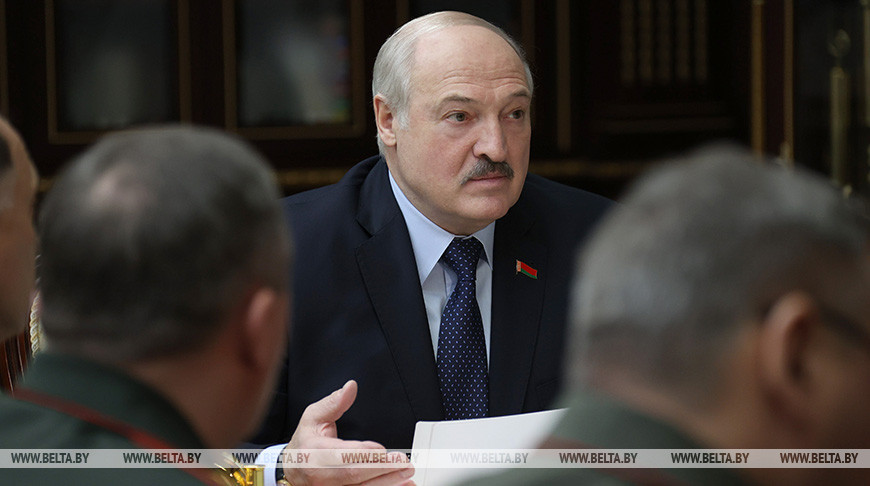Лукашенко: у границ Беларуси идет наращивание военного контингента Украины