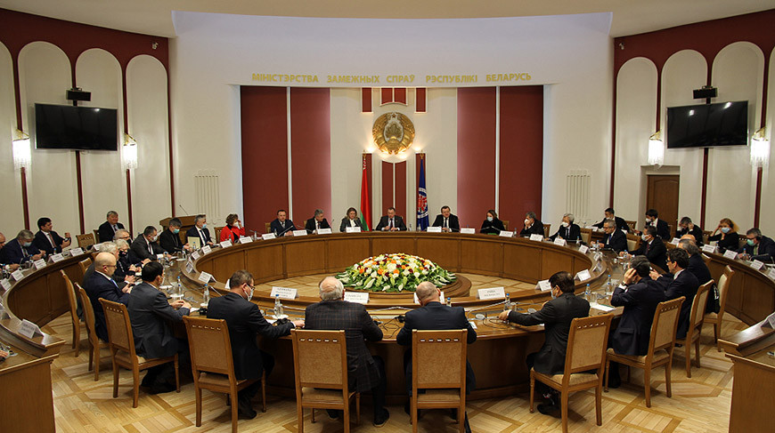 Зарубежным дипломатам разъяснили суть предлагаемых изменений в Конституцию Беларуси