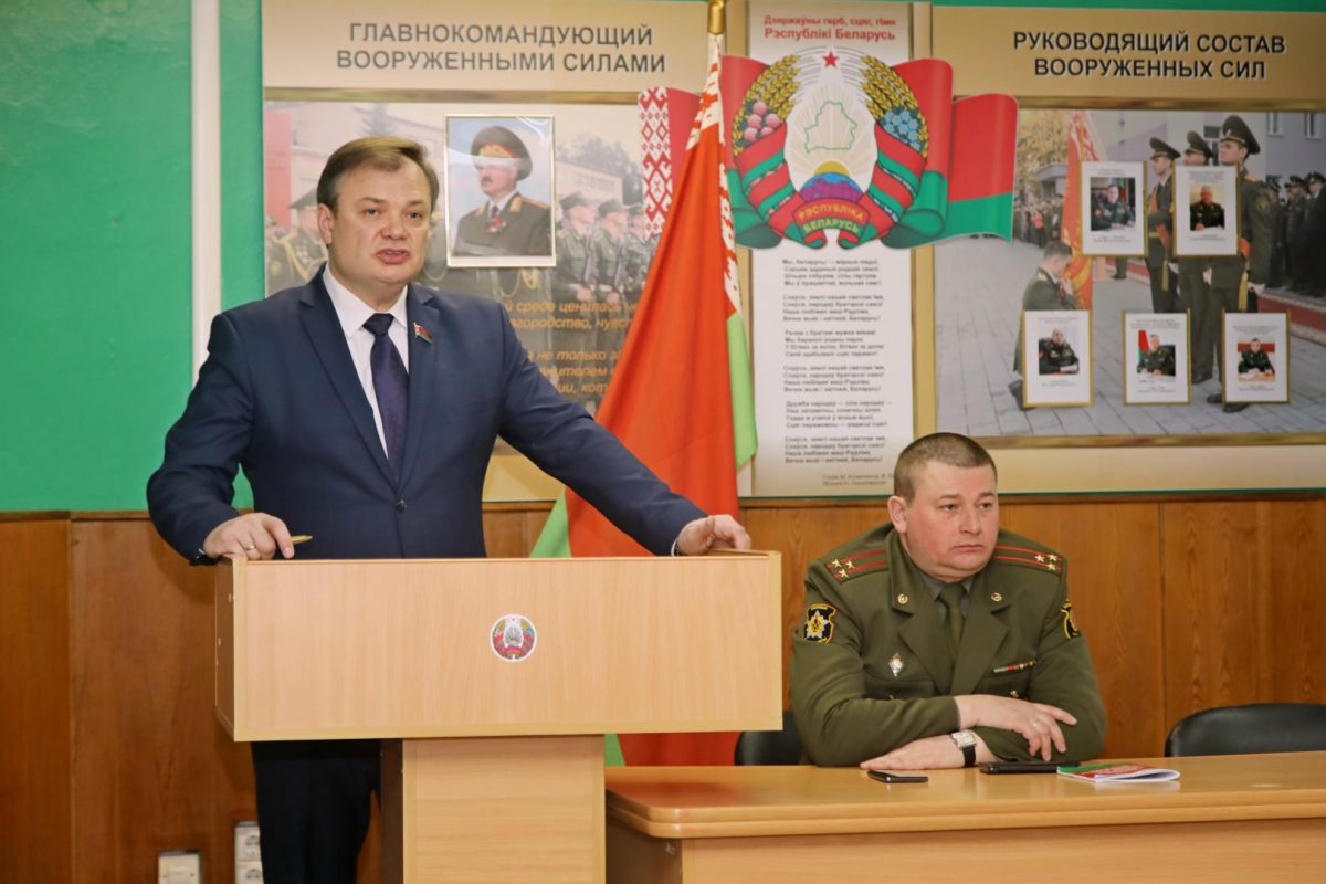 В военном комиссариате прошла диалоговая площадка по обсуждению проекта изменений и дополнений в Конституцию Республики Беларусь