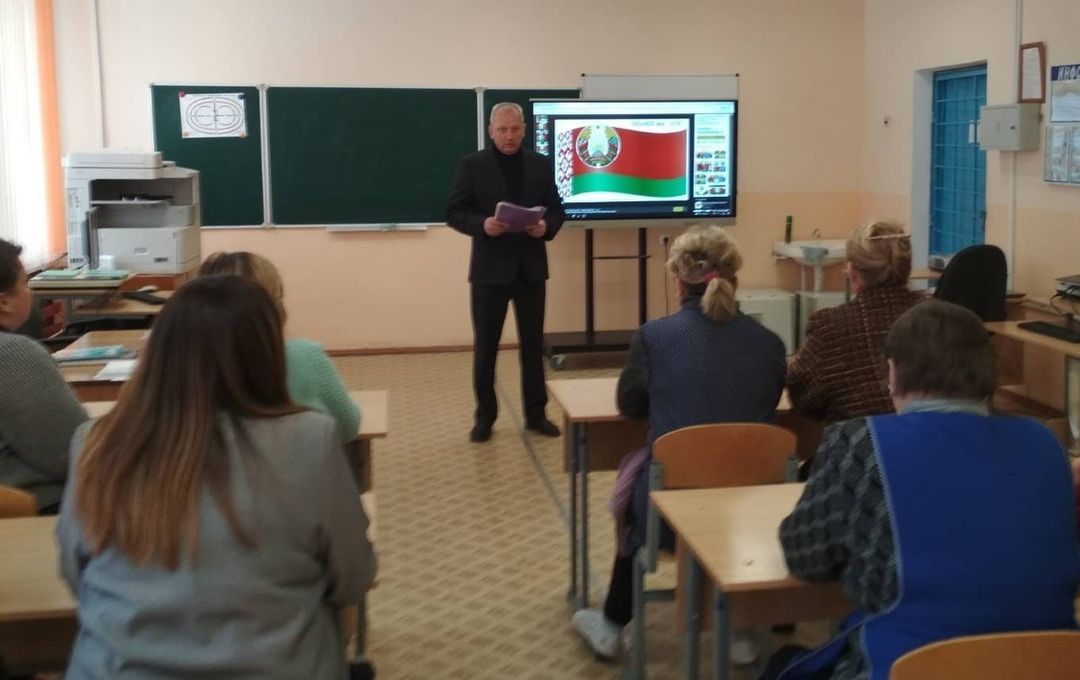 Народные избранники Бобруйского района проводят тематические встречи с населением и трудовыми коллективами