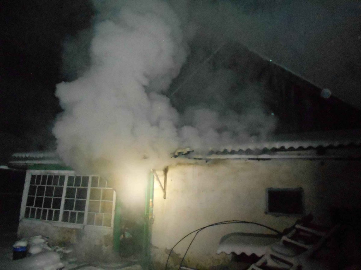 Спасатели ликвидировали пожар жилого дома в Бобруйске