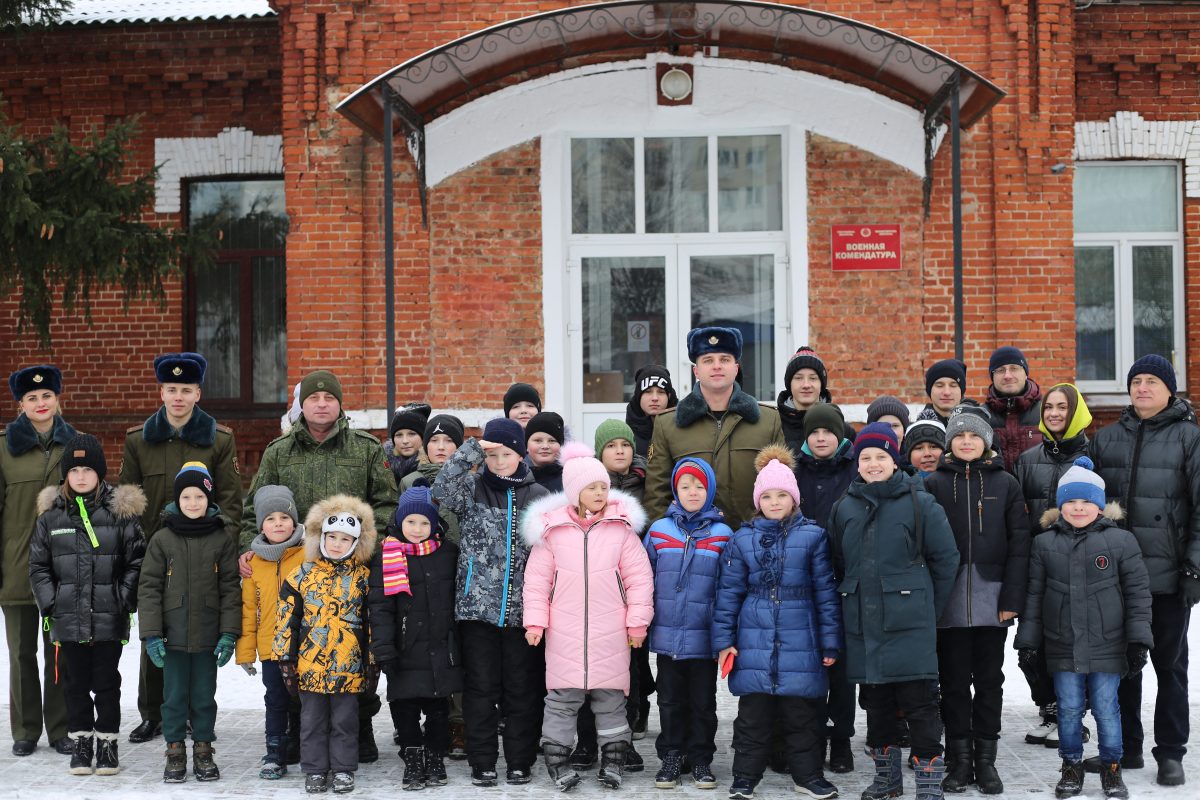 Экскурсия для молодежи прошла в Бобруйской военной комендатуре