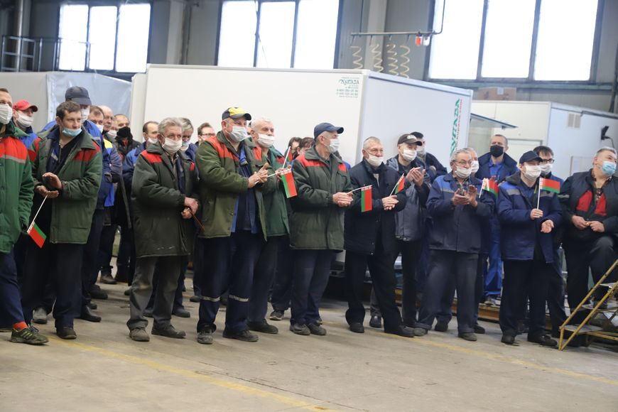 Акция «Навстречу референдуму» началась на предприятиях холдинга «Белавтомаз»