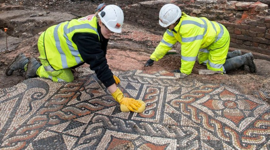 В центре Лондона археологи нашли древнюю римскую мозаику