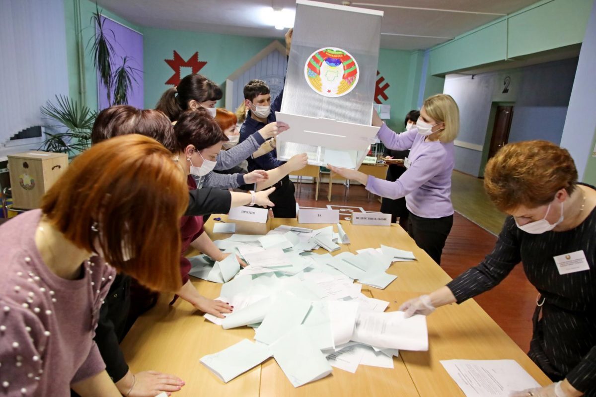 Участки закрыты. Посмотрели, как проходит процесс подсчета голосов в гимназии №3