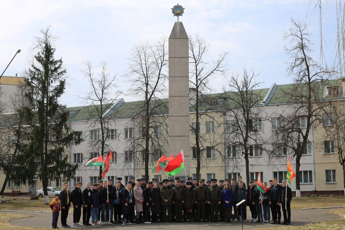 В Бобруйске молодежь и военнослужащие почтили память Героя Советского Союза Бориса Ковзана (видео)