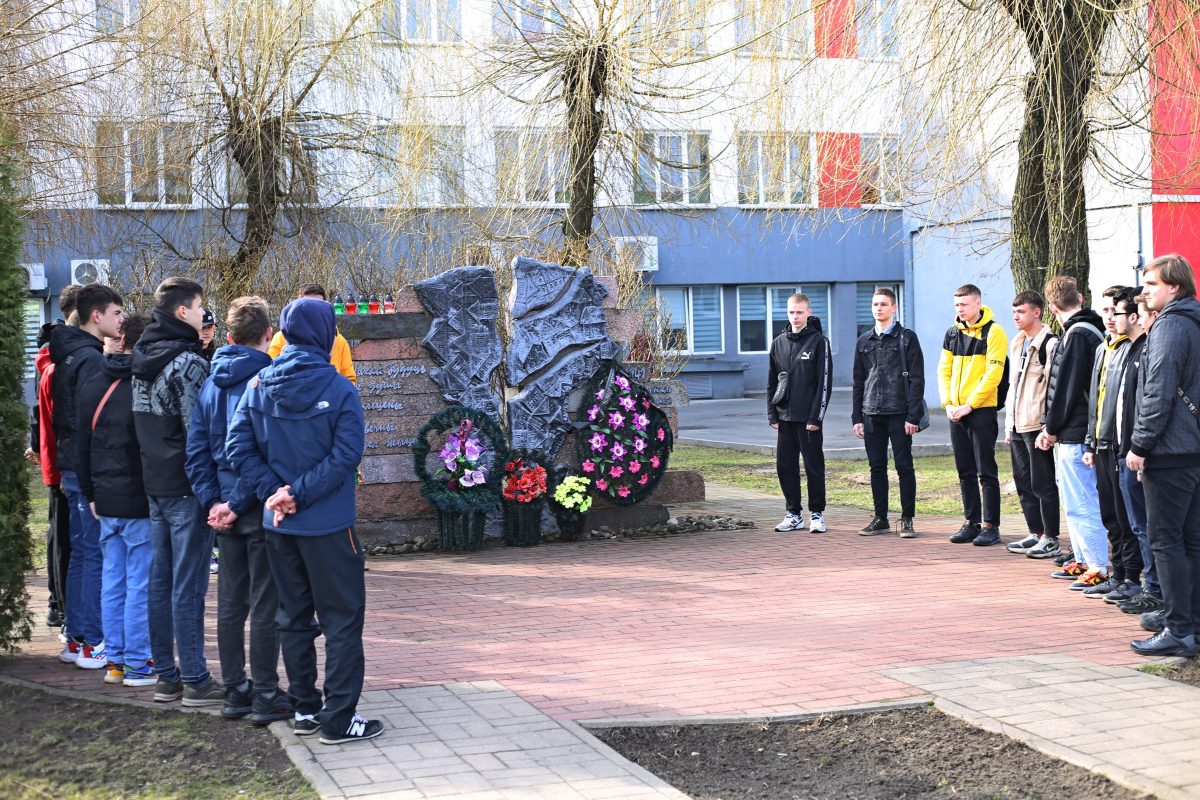 «У человека без прошлого нет будущего». Состоялось возложение к мемориальному знаку «Узникам Бобруйского гетто» (обновлено)