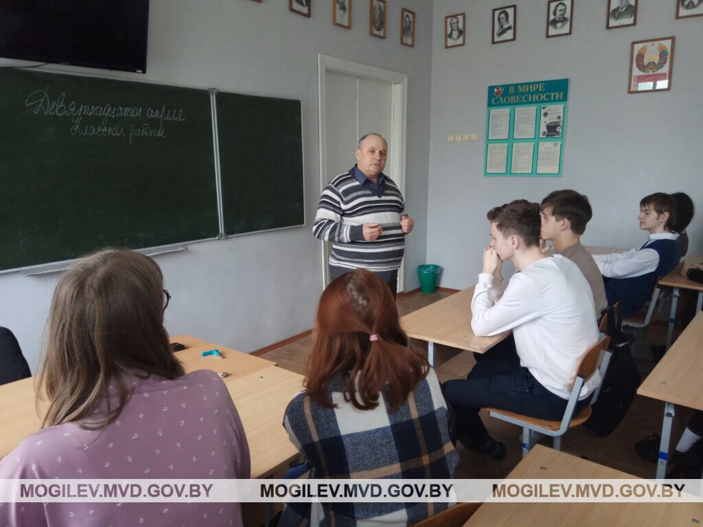 Память Чернобыля: ветеран милиции провел встречу со школьниками
