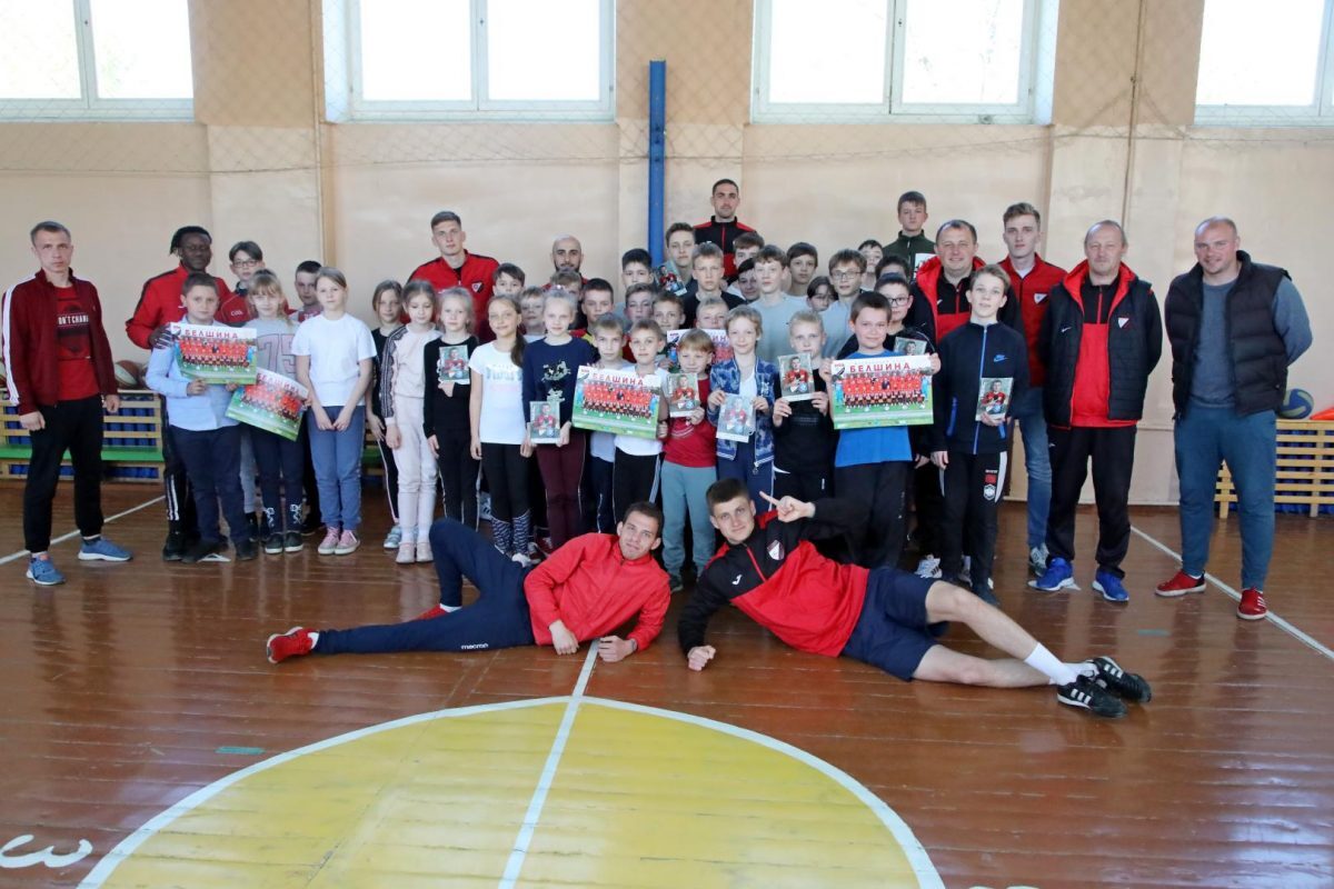 «Красно-черные» в гостях у школьников