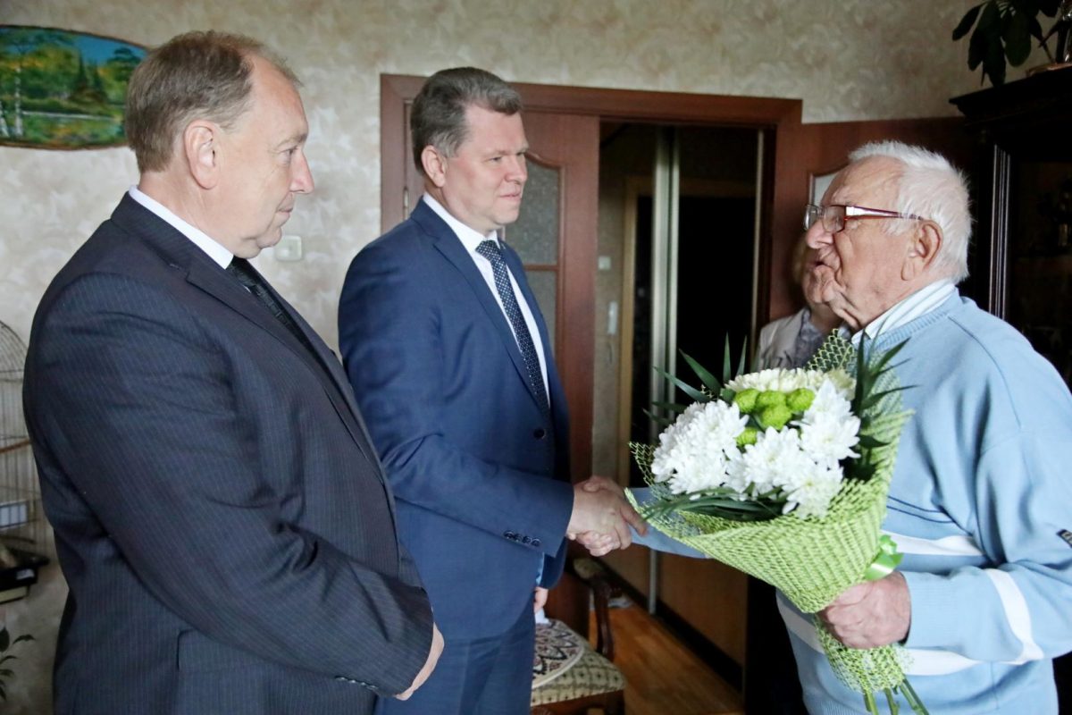 Почтенный возраст – к лицу! С 90-летним юбилеем поздравили ветерана Насима Шакирова