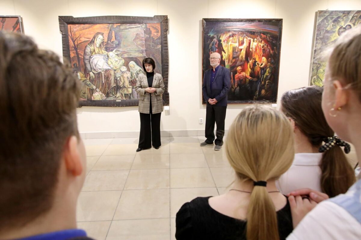 В Бобруйском художественном музее открылась выставка из фондов Белорусского союза художников «Памяць пакаленняў»