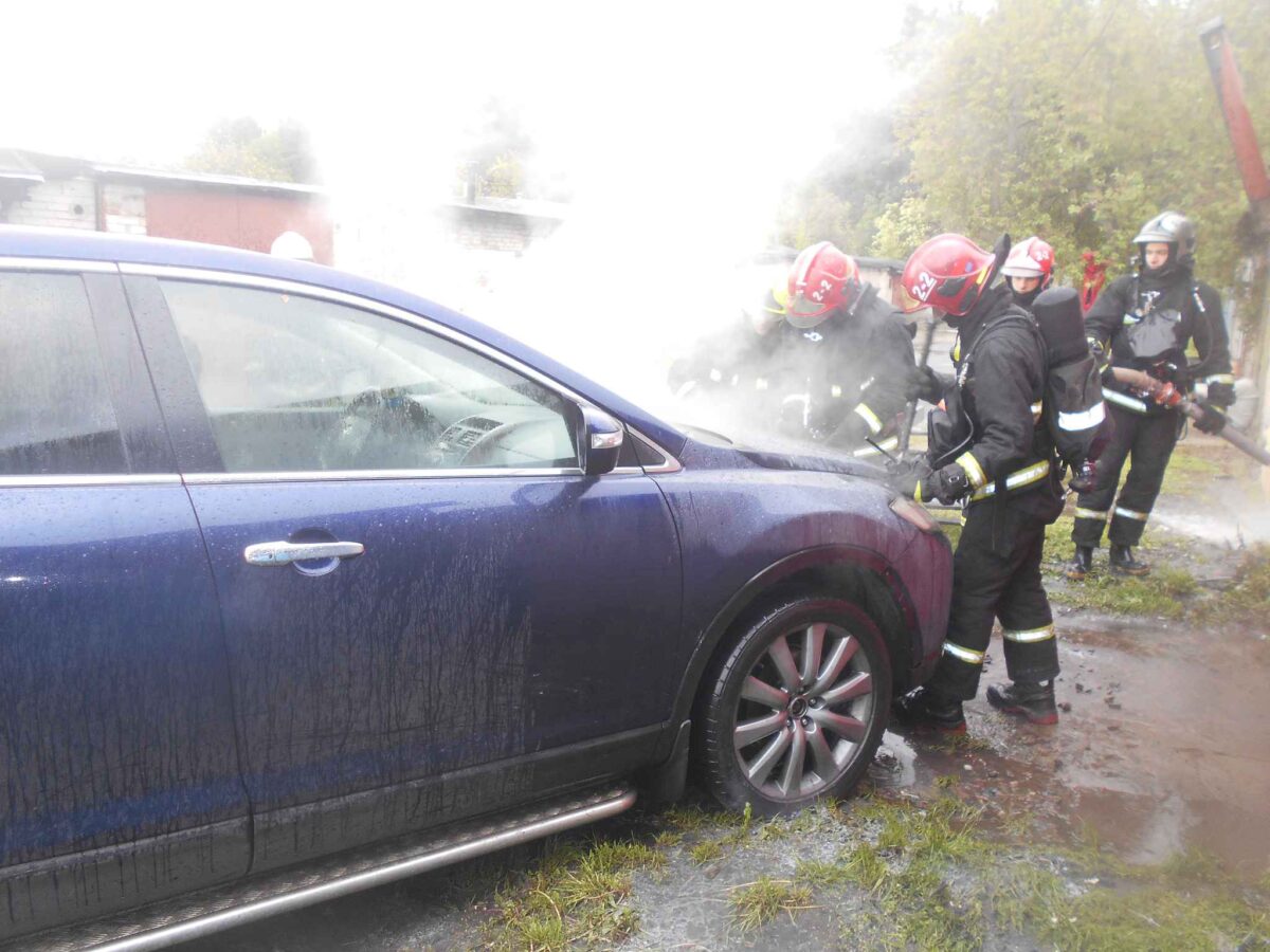 На Минской спасли авто от пожара