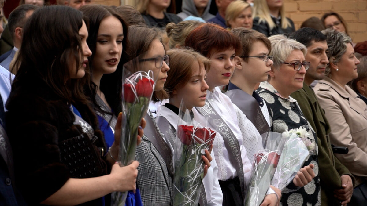 Во взрослую жизнь. 1090 выпускников 11-х классов в Бобруйске попрощались со школой
