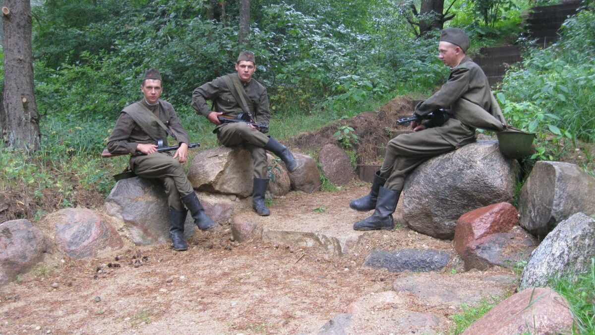 Партизанский лагерь с землянками и реконструкцией боевых действий воссоздадут в Могилевском районе