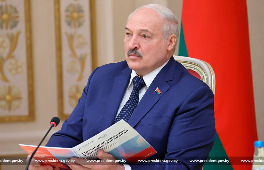 Лукашенко в ближайшее время намерен обсудить тему импортозамещения с Путиным