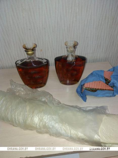 Алкоголь и кондитерские изделия похитила бобруйчанка – ее задержали на контрольно-пропускном пункте организации