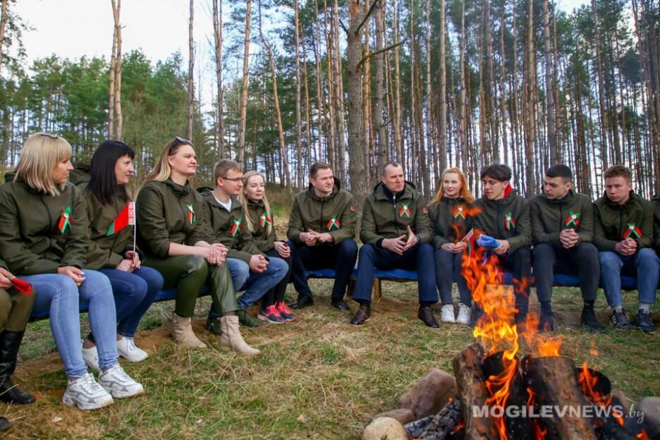 Анатолий Исаченко встретился с участниками молодежного патриотического проекта «Дорогами памяти и славы»