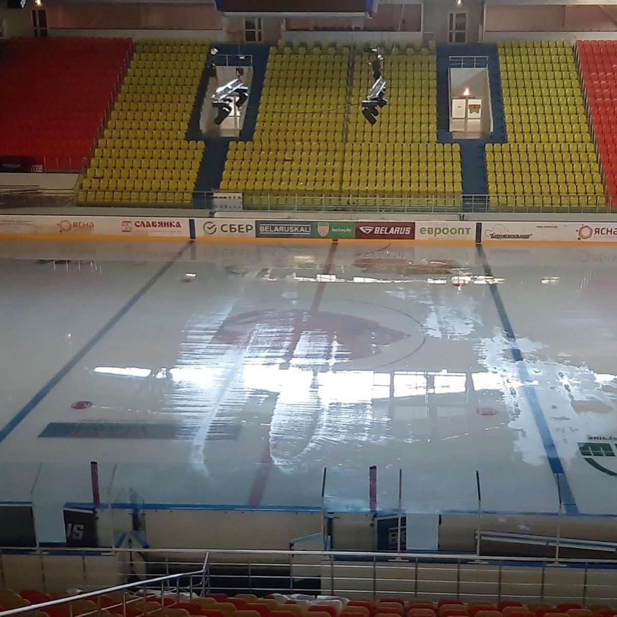 В «Бобруйск- арене» тает лед!