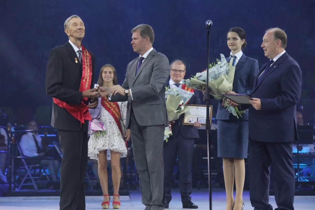 Торжественное присвоение звания «Почетный гражданин города Бобруйска», концерт Руслана Алехно – праздник не сбавляет обороты