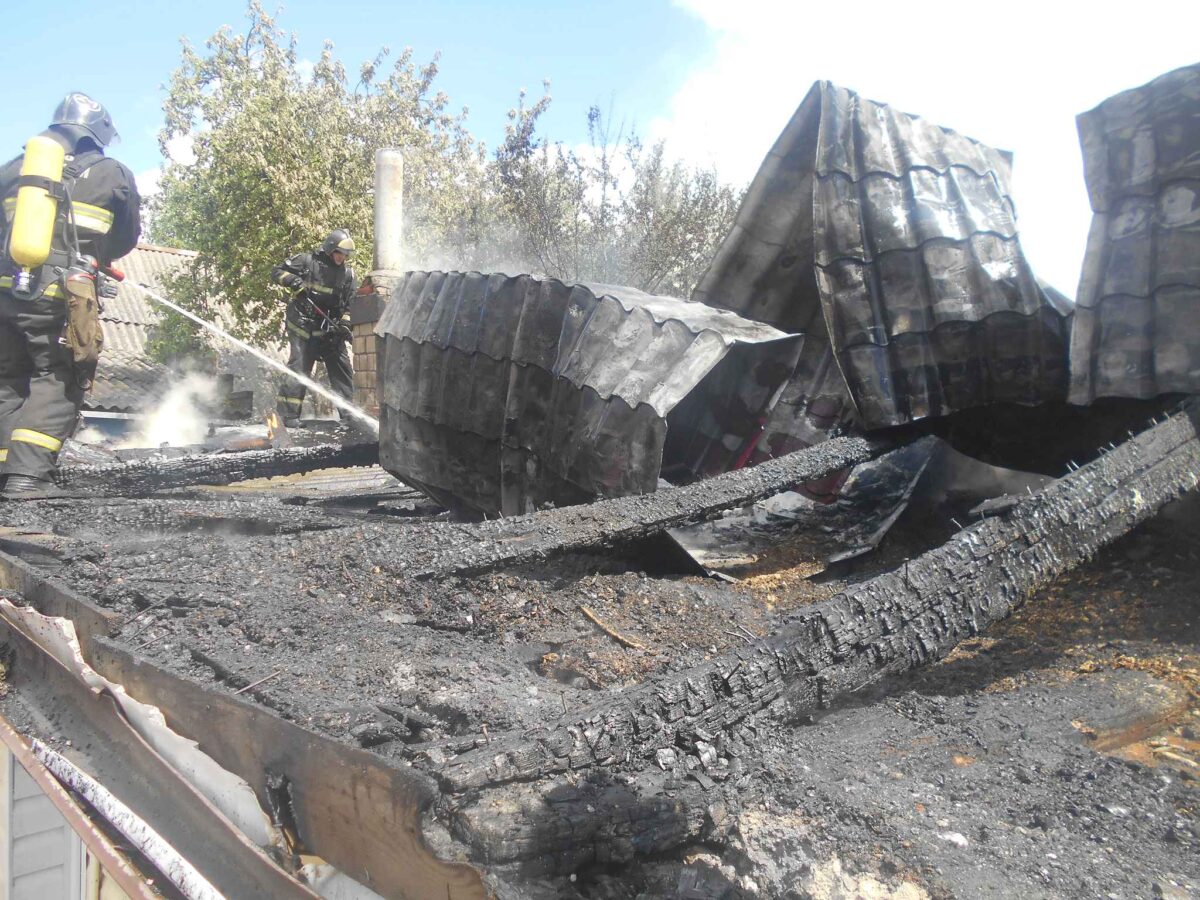 В 1-м переулке 40 лет Октября горел жилой дом