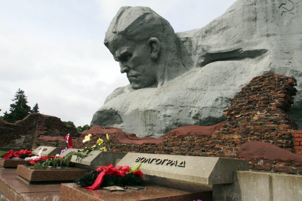 Лукашенко: Беларусь помнит всех героев и безвинных жертв войны