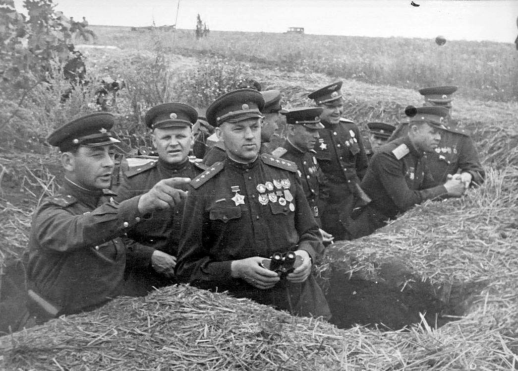 Битва командиров. Рокоссовский 1943. Рокоссовский Константин Константинович на фронте. Константин Рокоссовский Курская битва. Генерал Рокоссовский 1943.