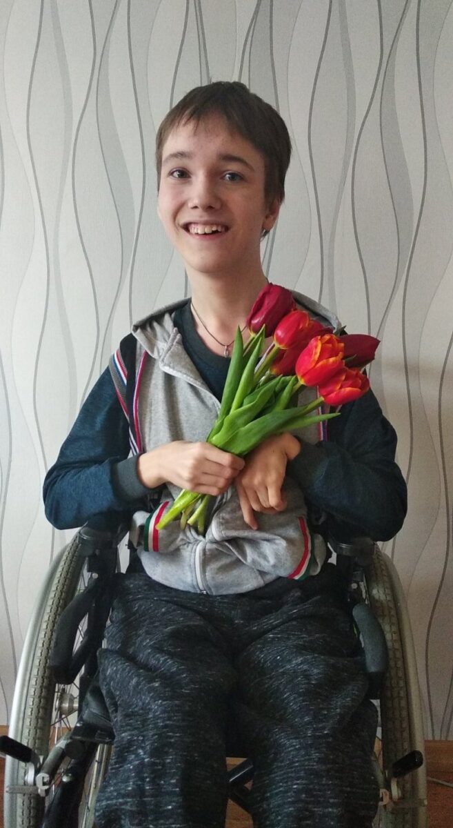 «Мечтаю научиться ходить». Василию из Минска нужна помощь в приобретении специализированных ходунов