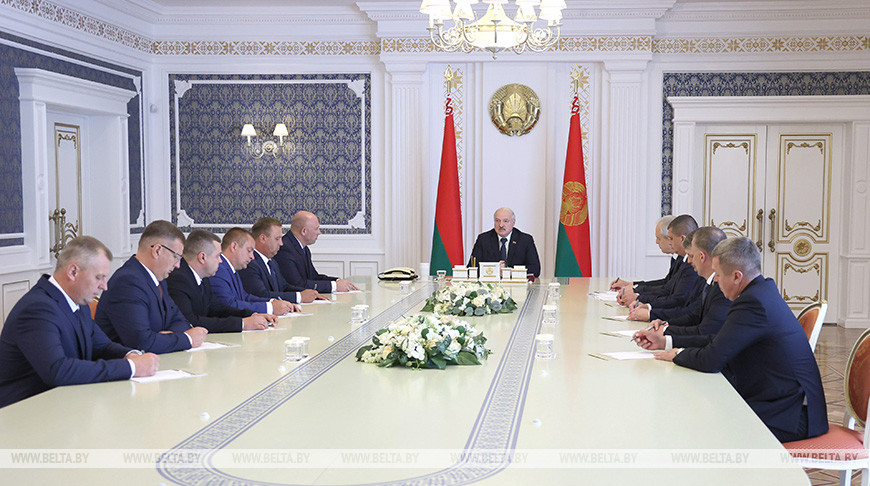 Новые руководители в районах и другие важные назначения. Подробности кадрового дня у Лукашенко