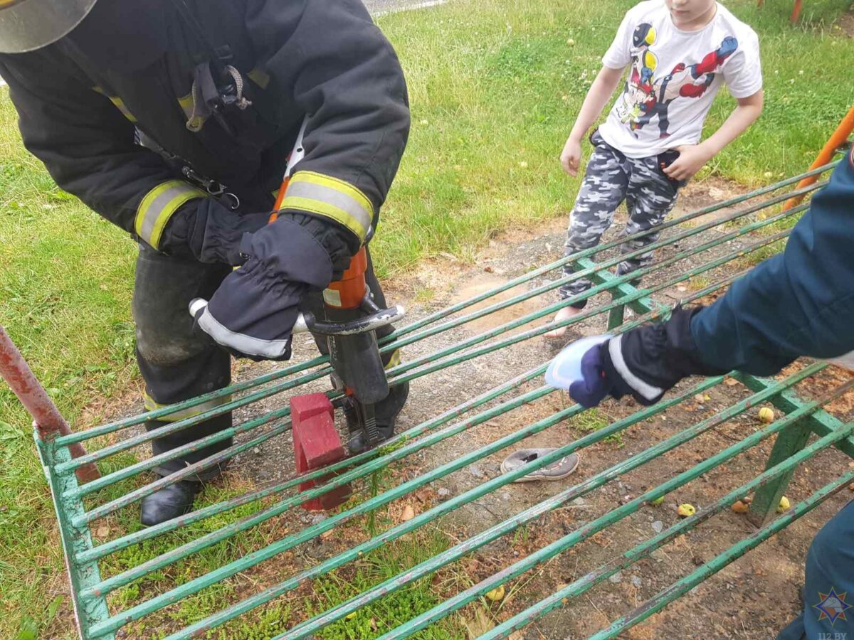 В Осиповичах ребенку потребовалась помощь спасателей