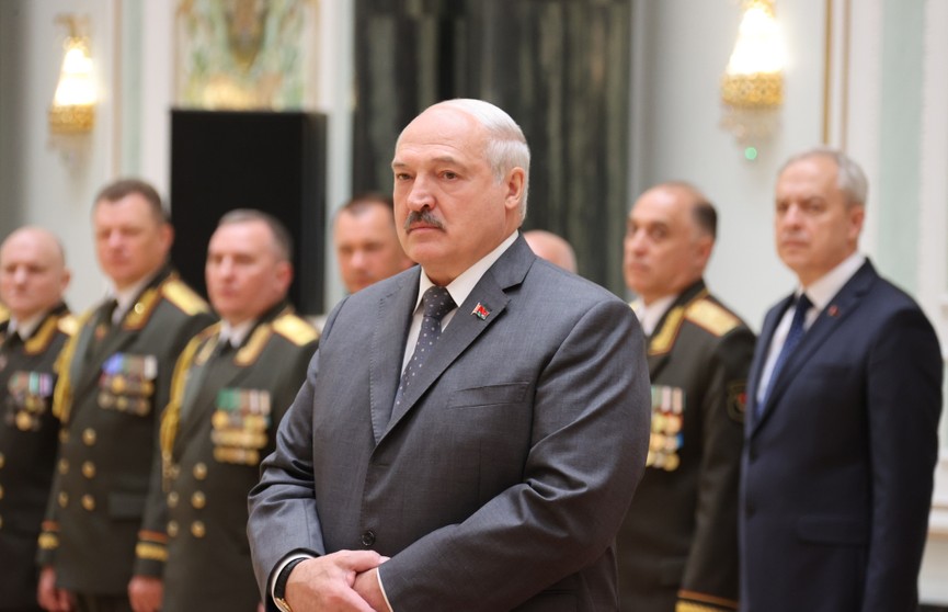 Безопасность Беларуси – в их руках. О чем говорил Лукашенко, вручая награды военным?