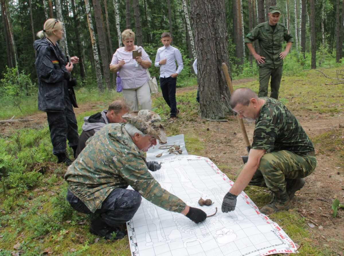В Осиповичском районе в первый день поисковой экспедиции «Рейд 2022» подняты останки 20 красноармейцев