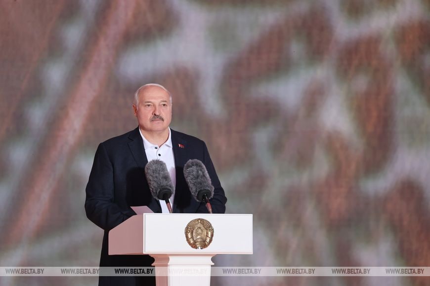 Лукашэнка: мы ганарымся сваёй зямлёй, не адмовімся ад яе ні пры якіх абставінах. Выступление Президента Беларуси на празднике «Купалье. Александрия собирает друзей»