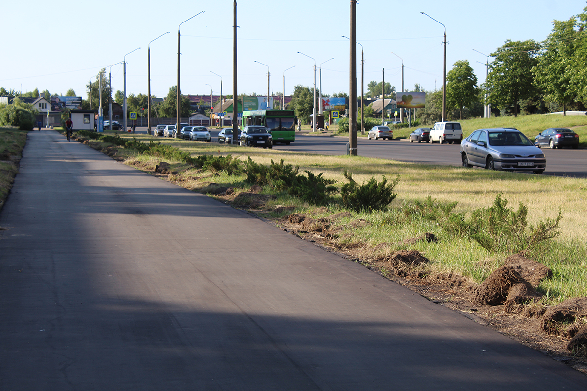 Начали обновлять пешеходные дорожки на Ульяновской