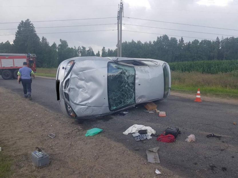 В Могилевском районе опрокинулся Nissan, двое пострадавших