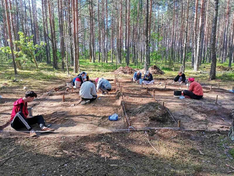 Молодежь БГУ на раскопках курганов изучат места древних погребений