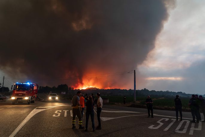 В Испании из-за масштабного лесного пожара были эвакуированы восемь населенных пунктов