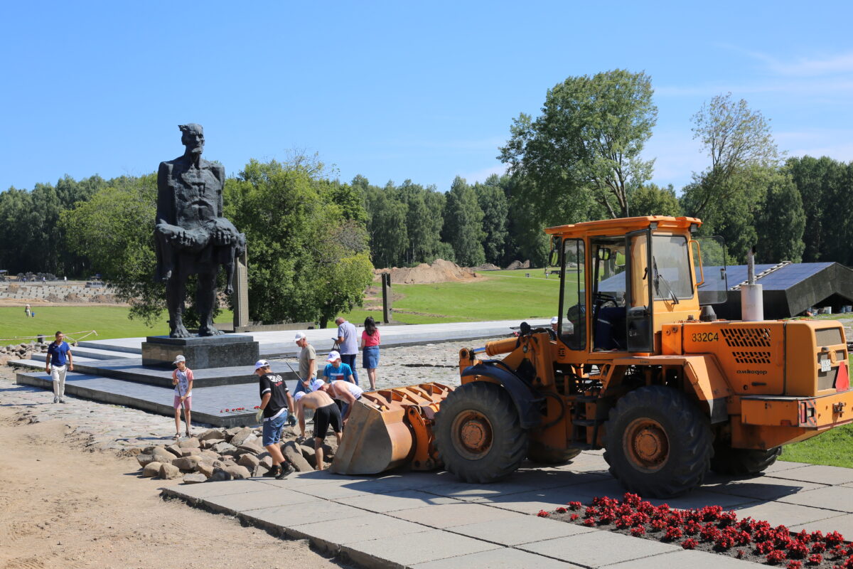 Бобруйчане присоединились к масштабному обновлению мемориального комплекса «Хатынь»