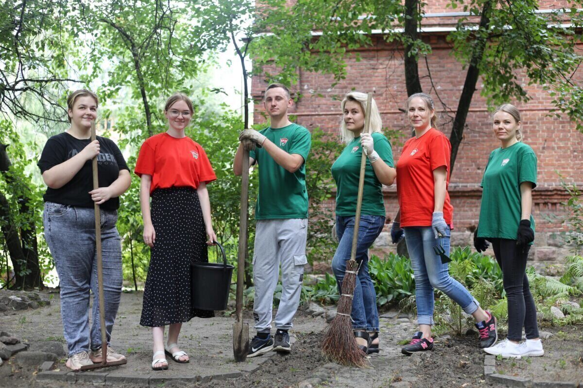Союзная молодежь Бобруйска продолжает принимать участие в акции «Сделаем город краше»