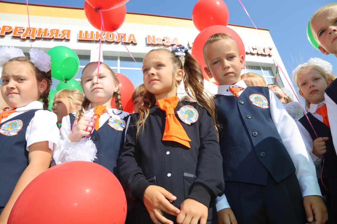 Уже более 15% белорусских школ ввели единый элемент школьной формы