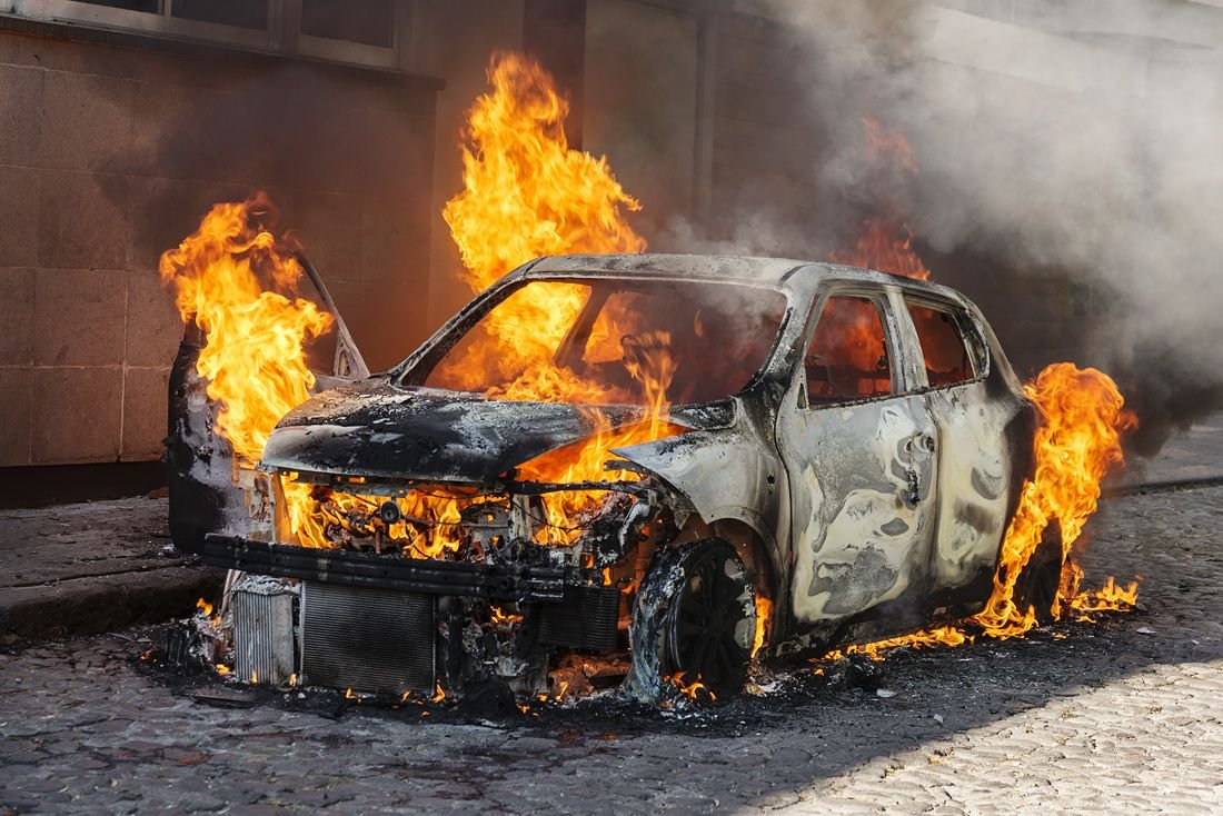 Короткое замыкание, утечка топлива, курение: 40 машин сгорели с начала года в Могилевской области
