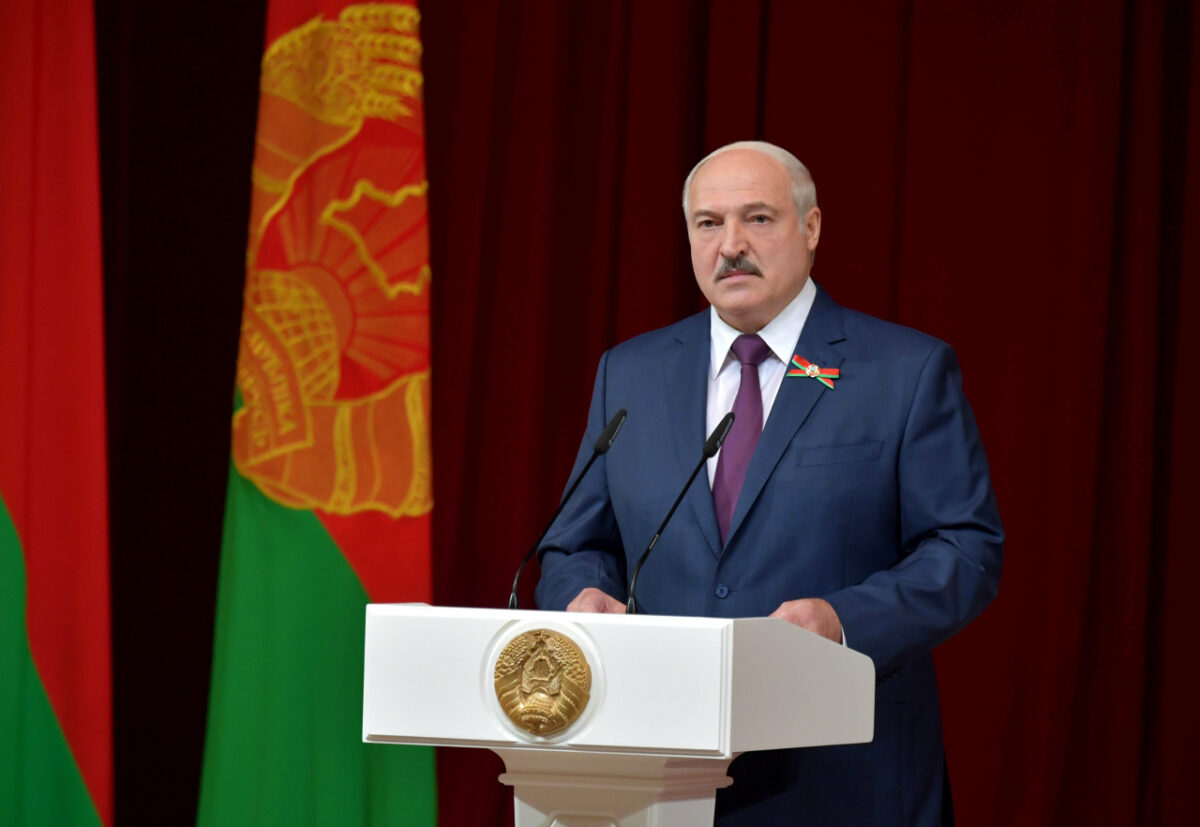 Лукашенко поручил мобилизовать все структуры органов власти на наведение дисциплины и порядка в стране
