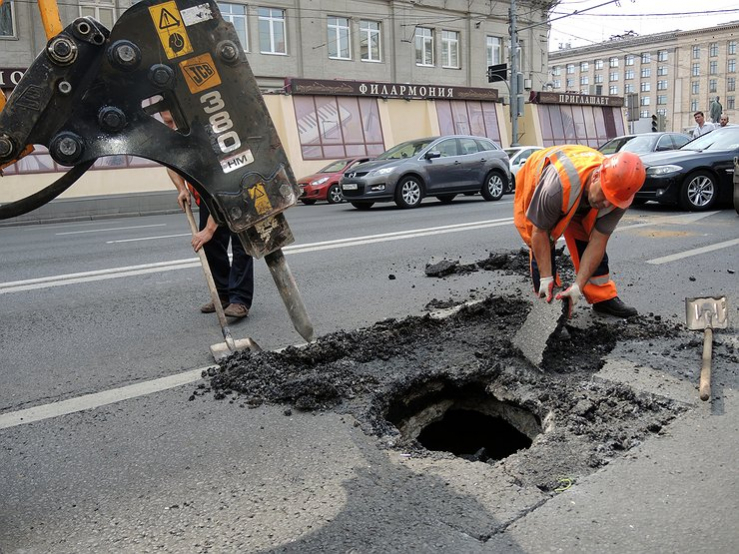 На ремонт дорог в Бобруйске перенаправили неосвоенные деньги Шкловского и Кричевского районов