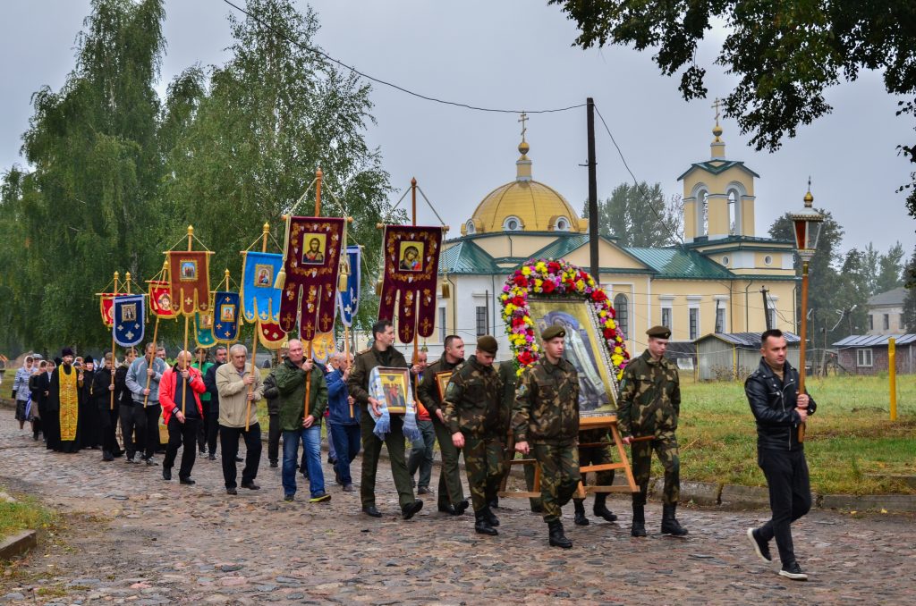 В женском монастыре Бобруйска состоялся крестный ход к Александро-Невскому собору